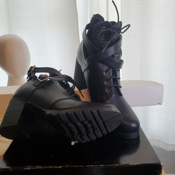 NIB TORRID LACE UP WILLOW COMBAT BOOT - Picture 11 of 12
